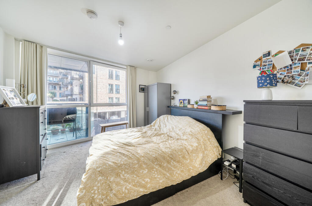 Apartment in Southall - View 5