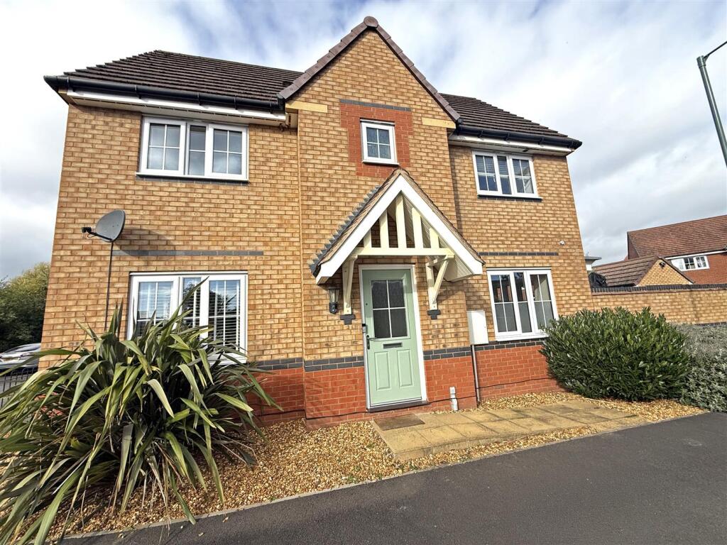 3-bed semi-detached on Woodwynd Close, Bowbrook, Shrewsbury, £335,000