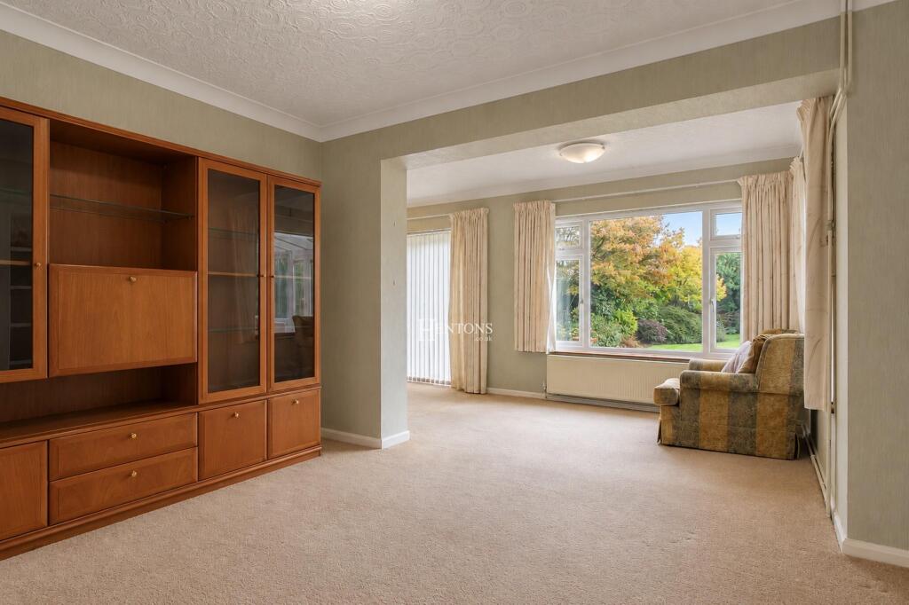 Larch Grove, Lisvane, Cardiff photo 4