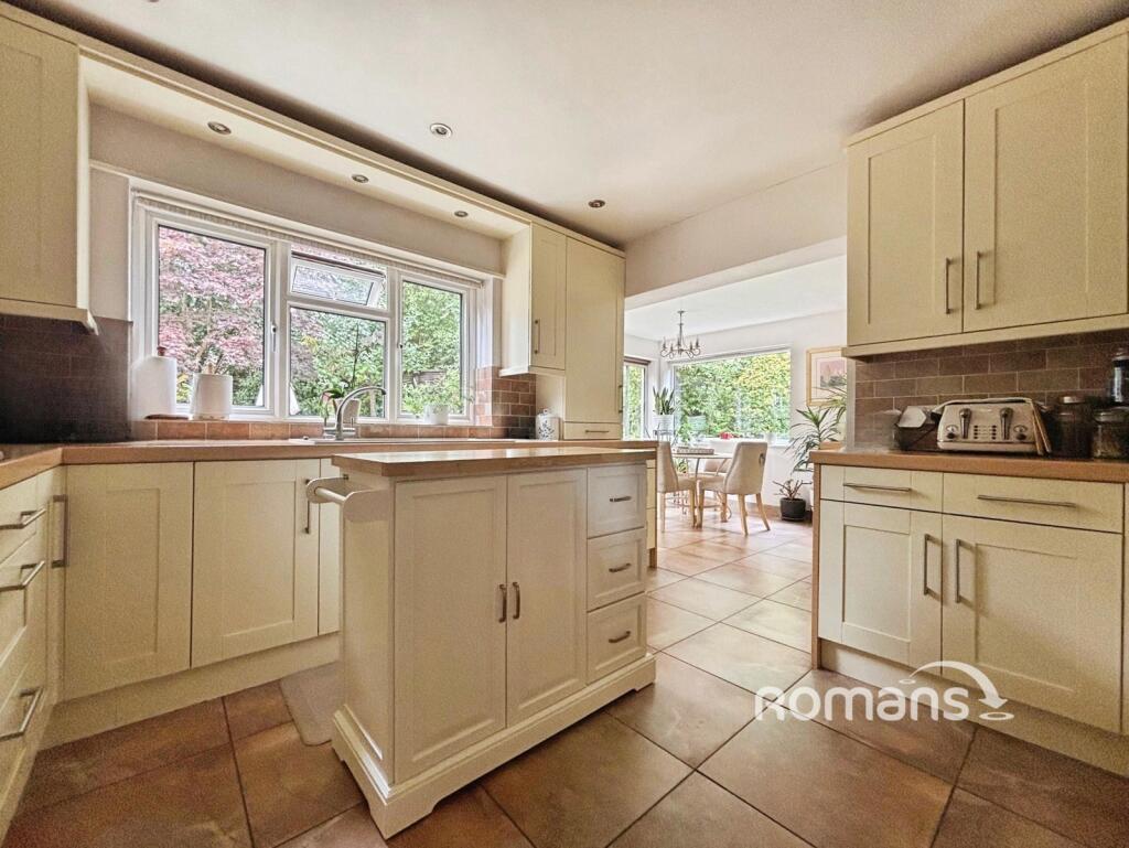 House in Yateley, Moulsham Green - View 5