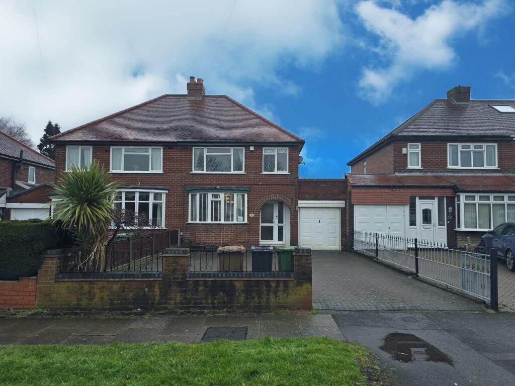 3-bed semi-detached on Highfield Road North, Walsall, WS3, £250,000