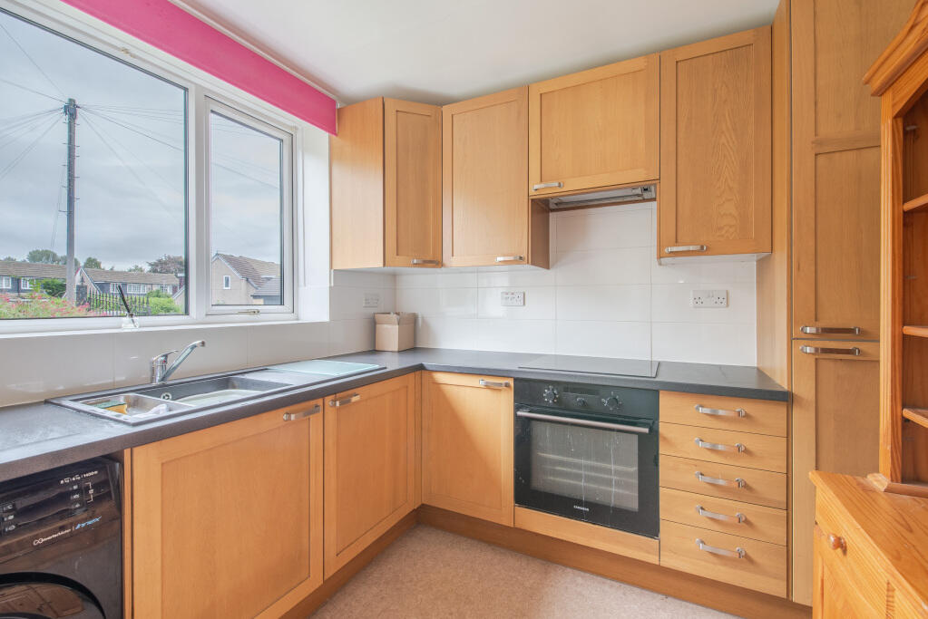 Pendle Road, Bingley, West Yorkshire, BD16 photo 3