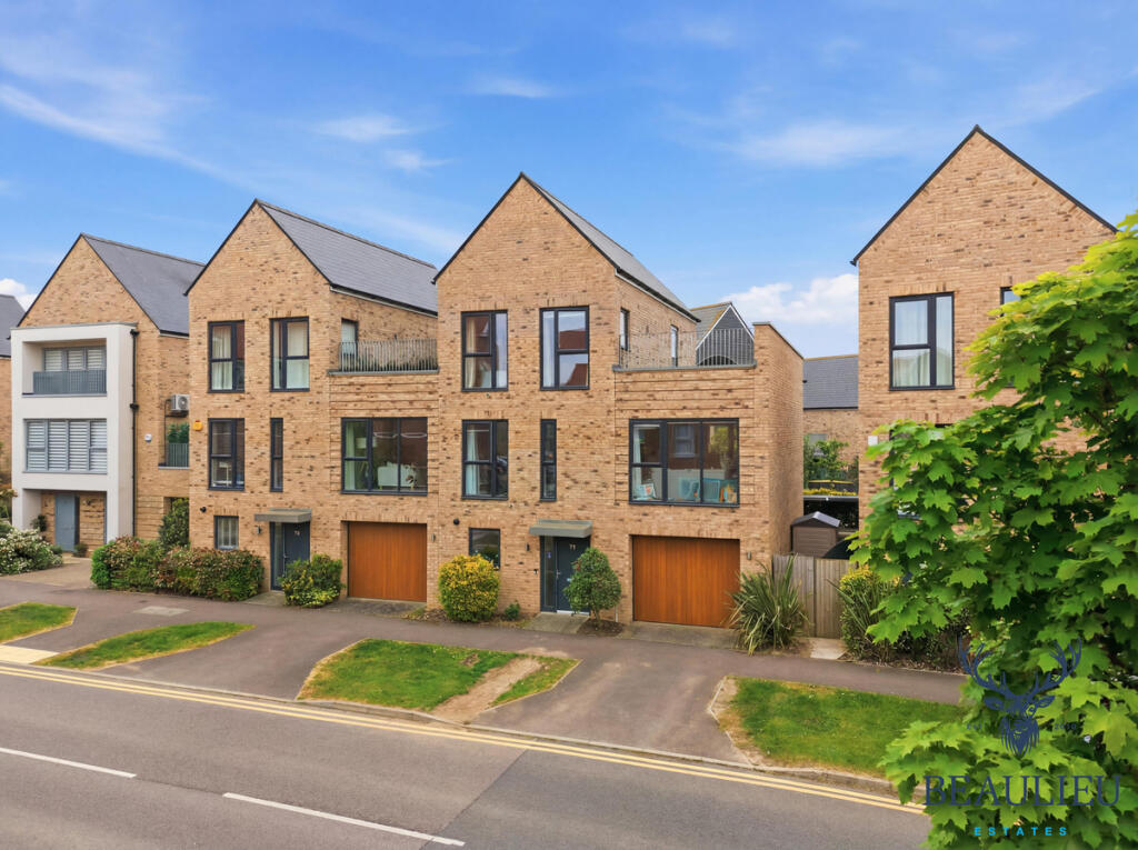 4-bed semi-detached on Regiment Gate, Chelmsford, CM1 6, £640,000