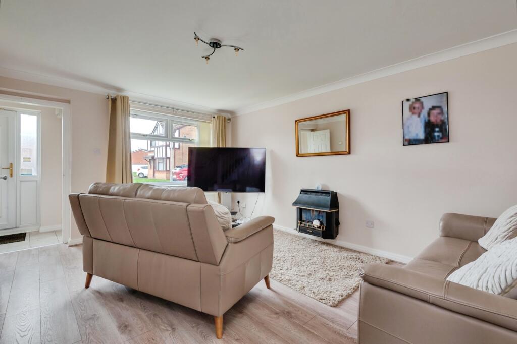 Iris Close, Widnes, Cheshire, WA8 photo 3