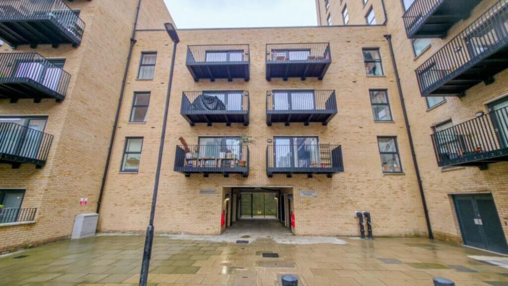 Main image of property: Brumwell Avenue, London, SE18 6QH