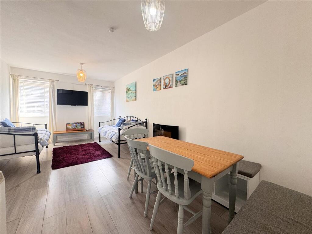 Apartment in Truro - View 4