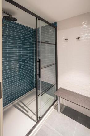 1-3 Royal Exchange - showers