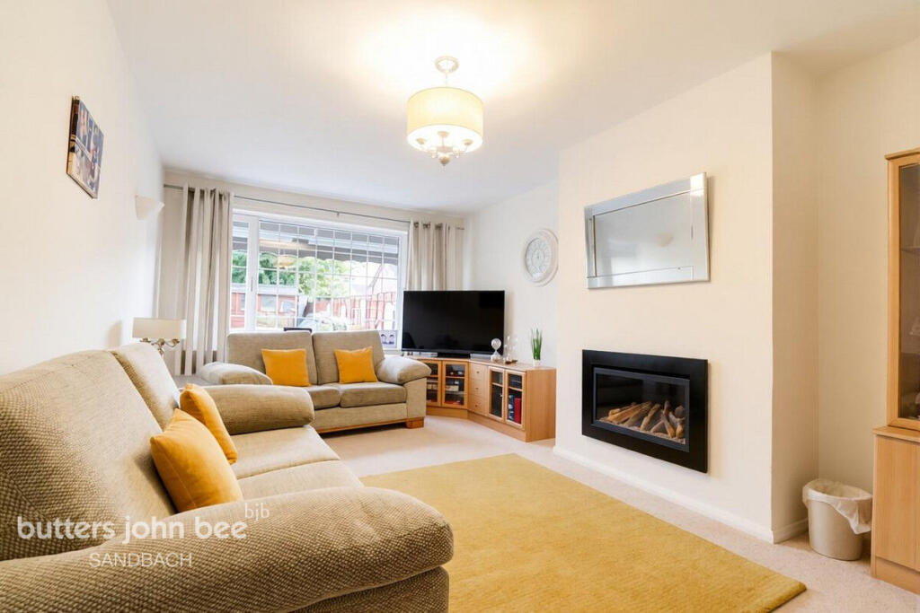 House in Sandbach, Ettiley Heath - More