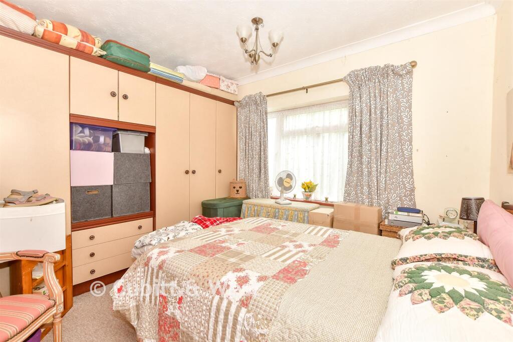 House in Havant, Hampshire - View 5