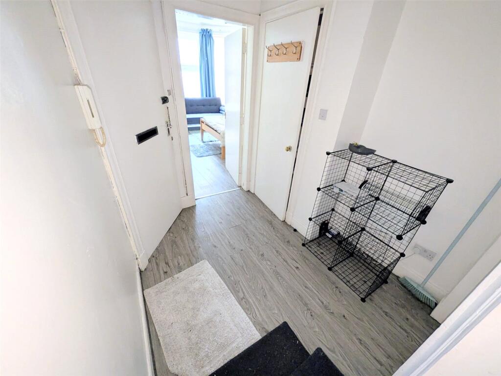 Apartment in Glasgow, Haghill - View 5