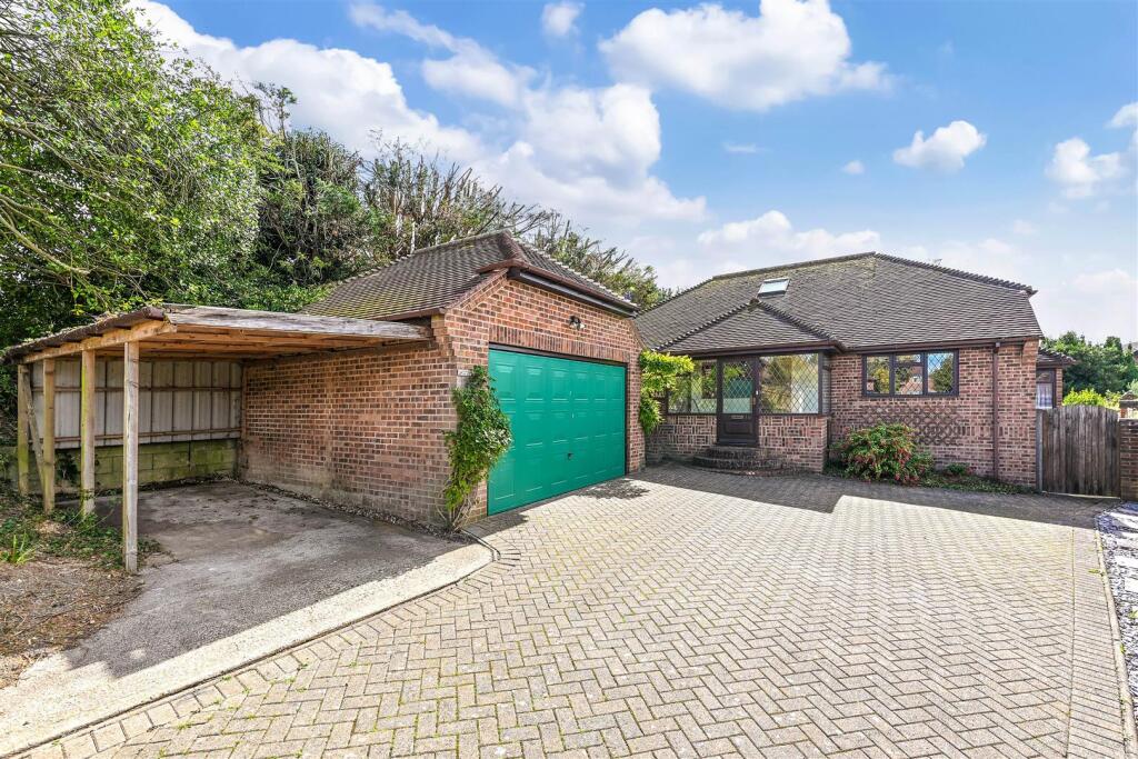House in Clanfield - View 2