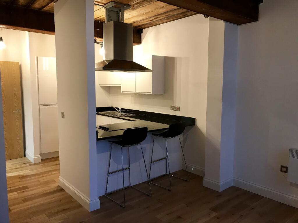 Apartment in Manchester, Civic Quarter, City Centre - View 3