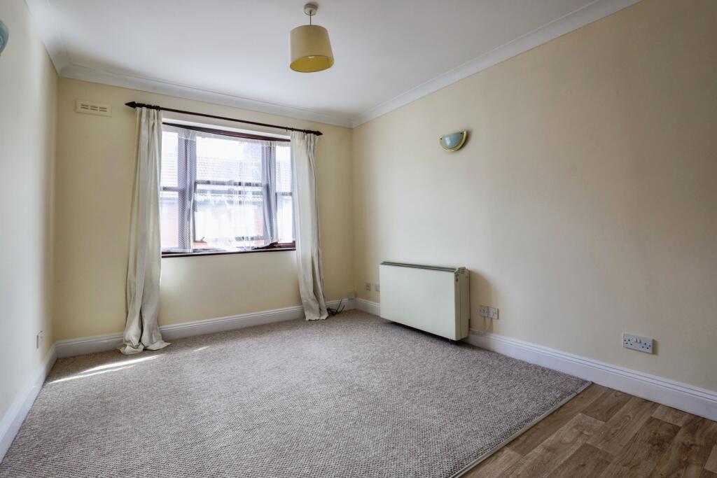 Apartment in Rochester, Kent - View 5