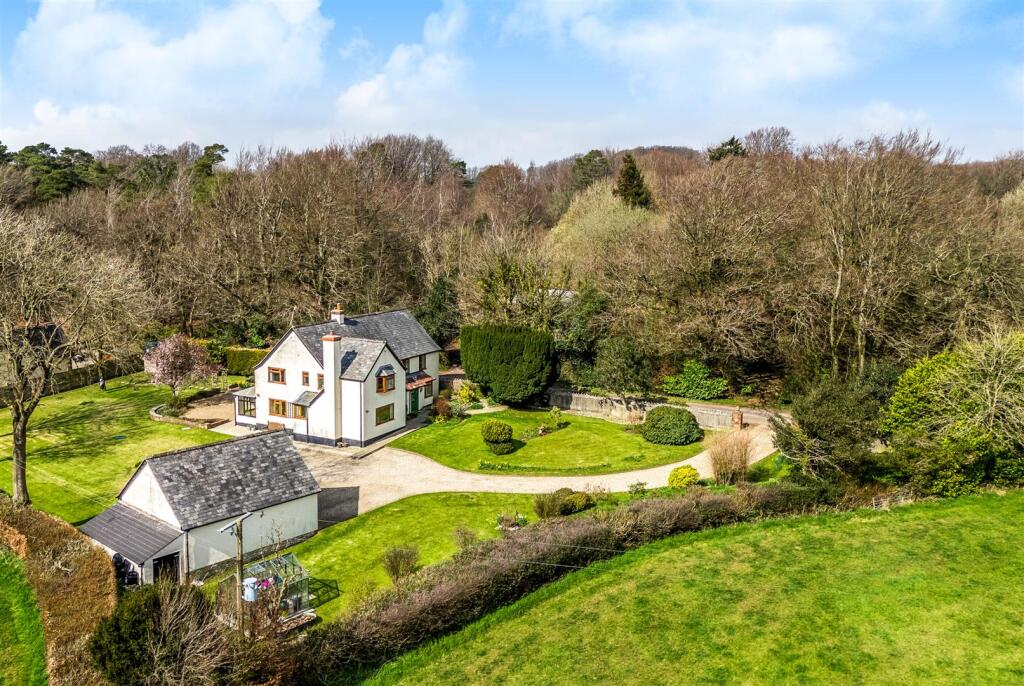 5-bed detached on Hillside street, Buckland St. Mary, Chard, £735,000