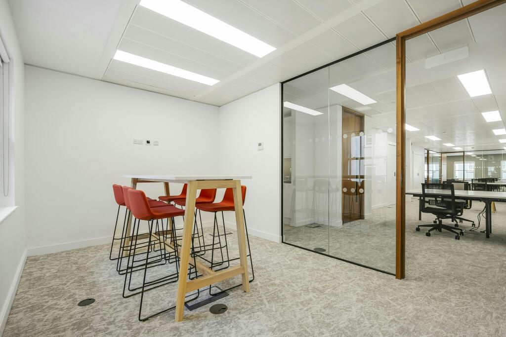 1edc50fd4efd8d453cc80c1054deb203-doverstreet32officespace3.jpg