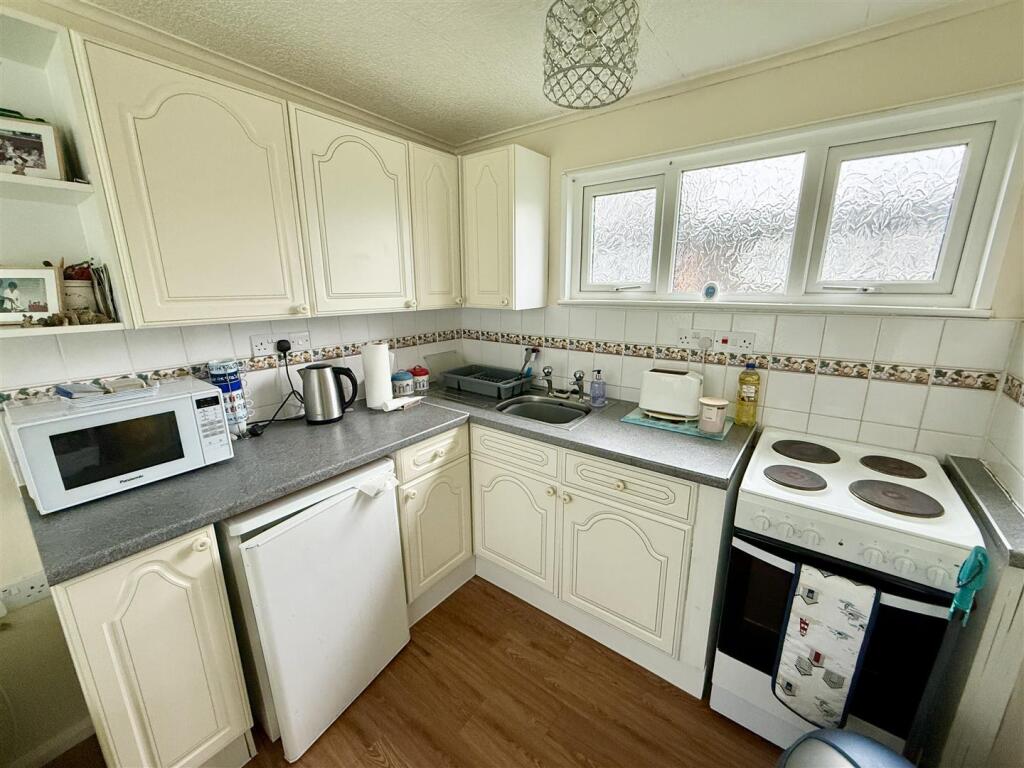 Broadside Chalet Park, Stalham NR12 photo 3