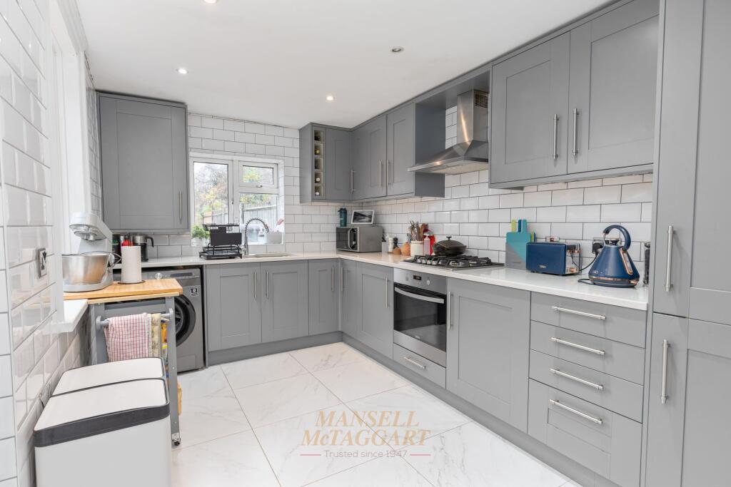 House in Crawley, West Green - View 4