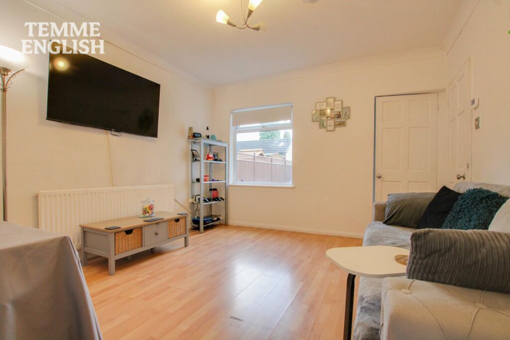Apartment in Southend-on-Sea - View 3