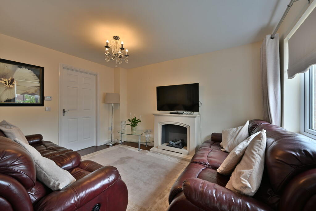 Hallhill Circle, Johnstone photo 2