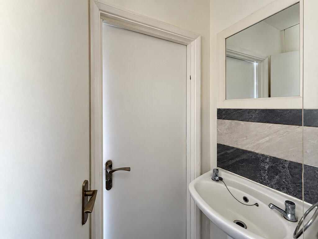 Apartment in Croydon, Addiscombe - More