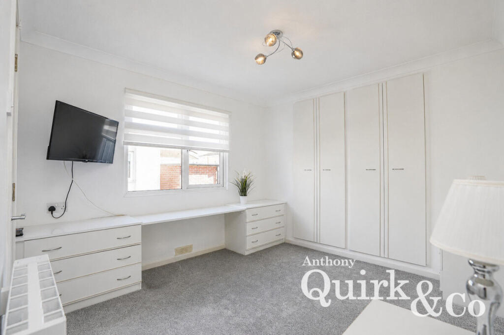House in Castle Point, Canvey Island - More