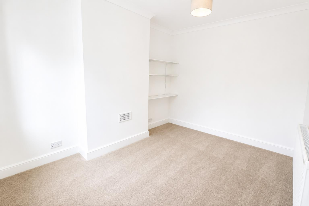 House in Surrey Heath, Mytchett - View 4