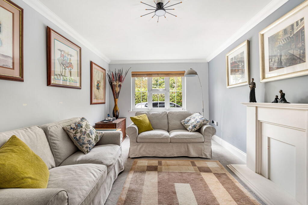 House in Waverley, Cranleigh - View 4