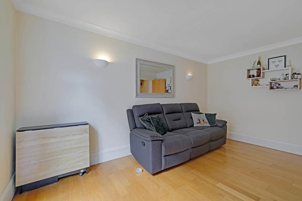 Apartment in London - View 3