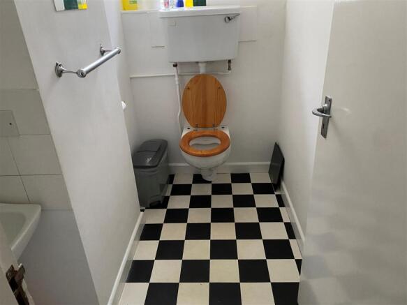 Bathroom.jpg