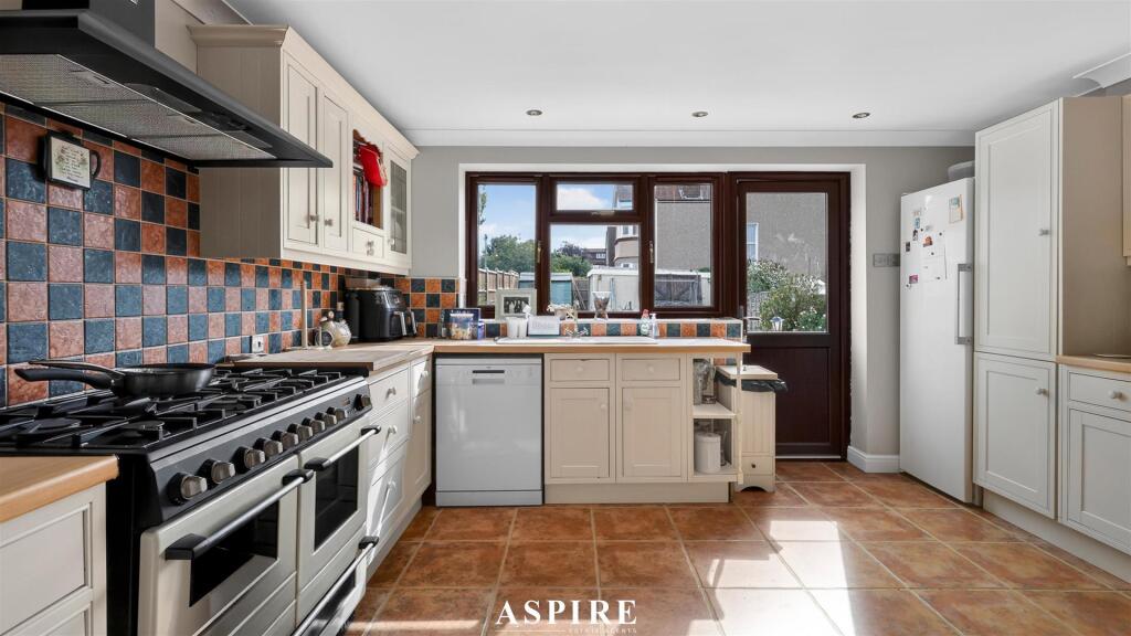 House in Southend-on-Sea, Essex - More