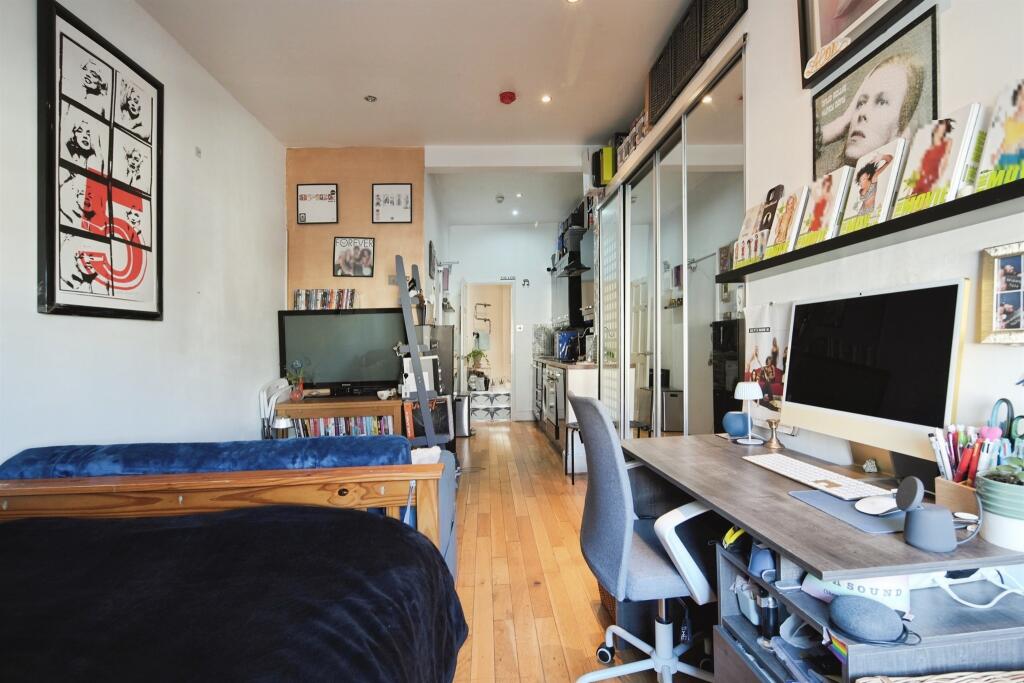 Apartment in Hove, Brunswick - View 5