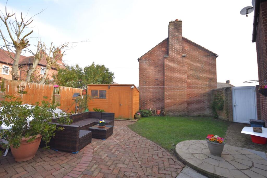 Smithy Close, Ness, Neston photo 2