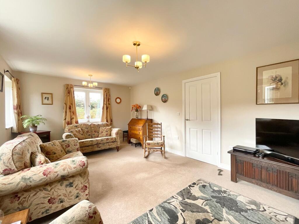 House in Stoke-on-Trent - More