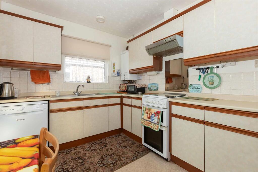 Hillview Road, Worthing photo 4