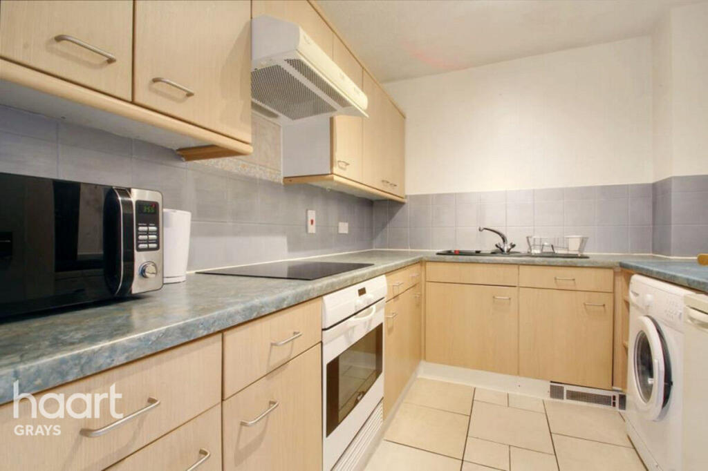 Apartment in Romford - More