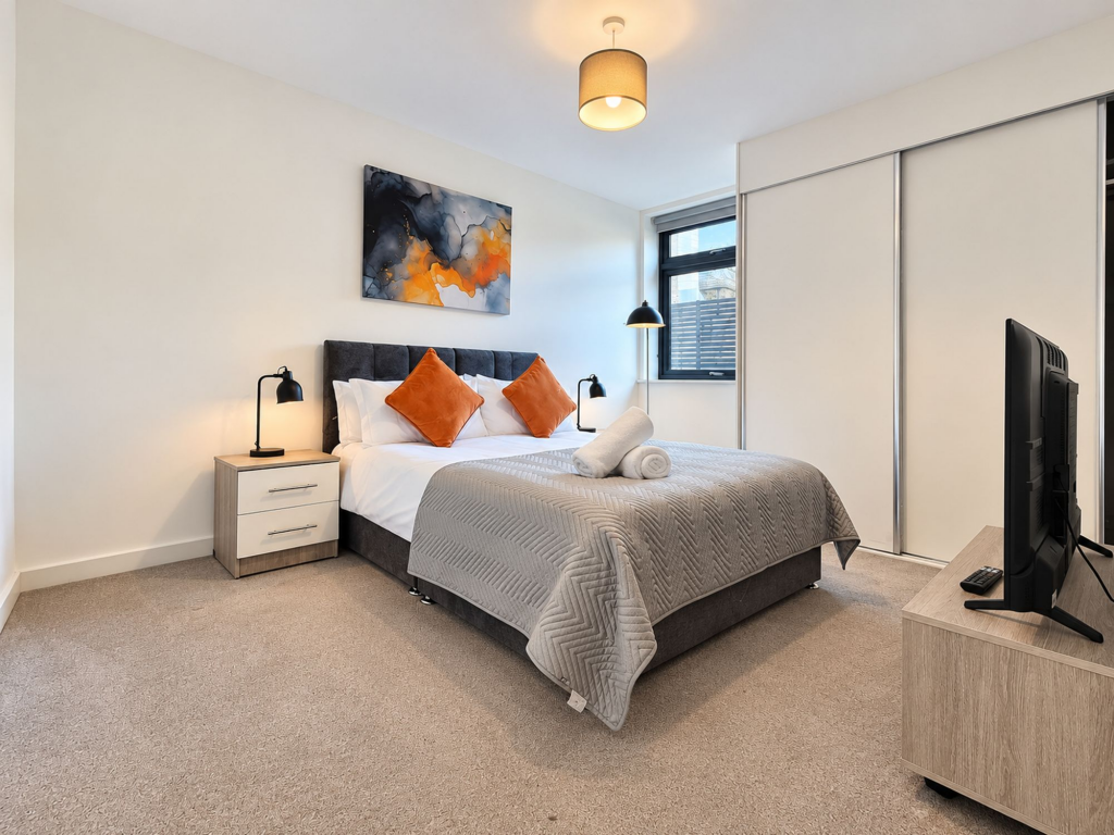 Apartment in Swindon, Lakeside, South Swindon - View 5