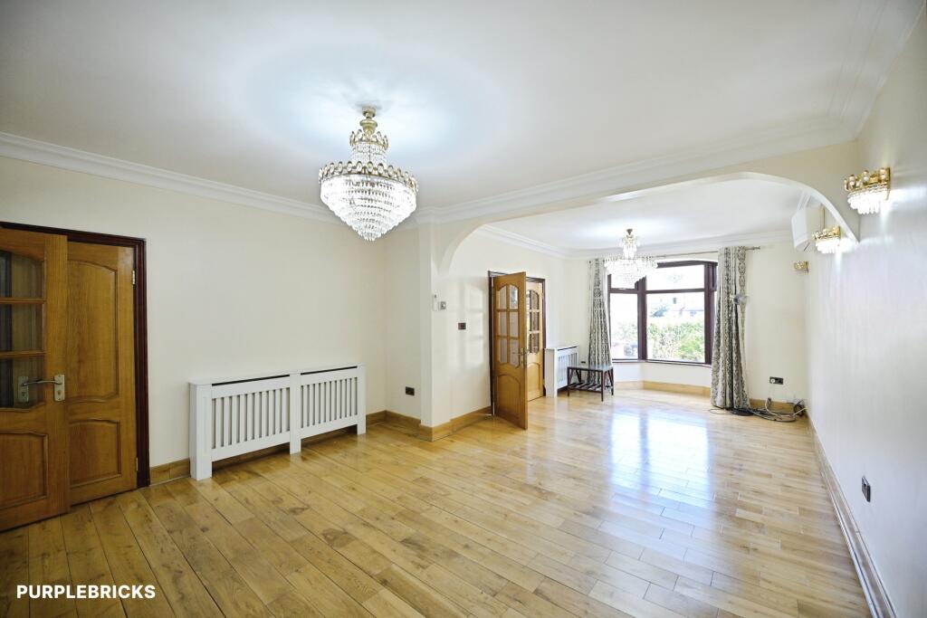 House in London, Thames View - More