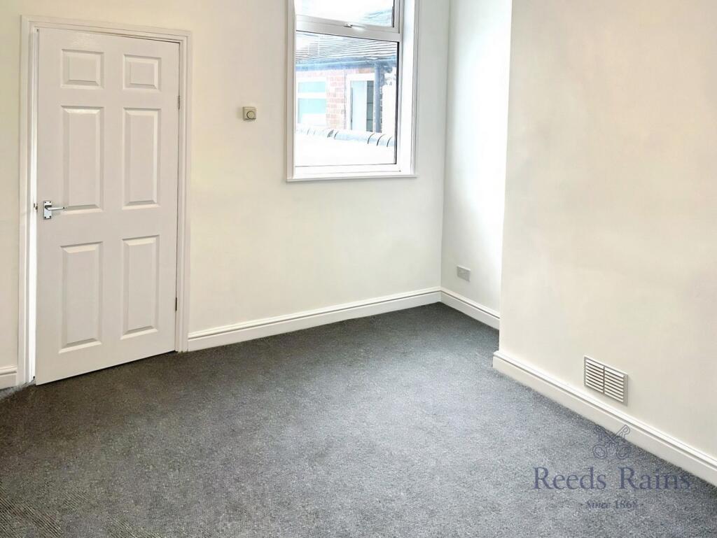 House in Stoke-on-Trent, Shelton - View 5