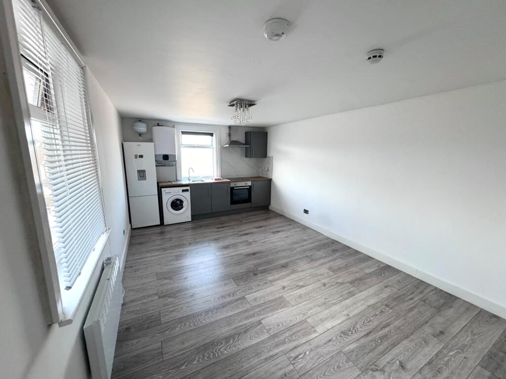 Main image of property: Flat 6, 28 Milton Road, Swindon, SN1 5JA