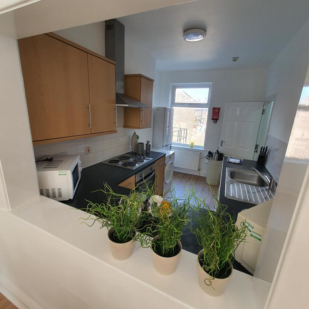 House in Liverpool, Wavertree - More