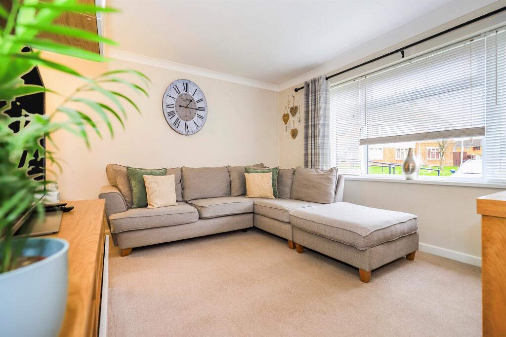 Fozdar Crescent, Bilston photo 4