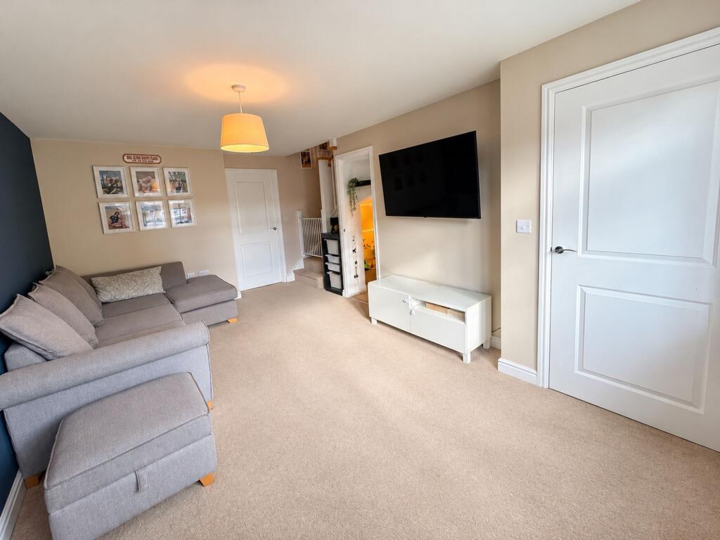 House in Cefn Hengoed, Tredomen, Gelligaer - View 5