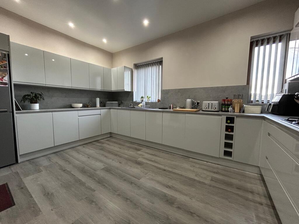 Additional image 7 of Huddersfield Road, Wyke, BD12