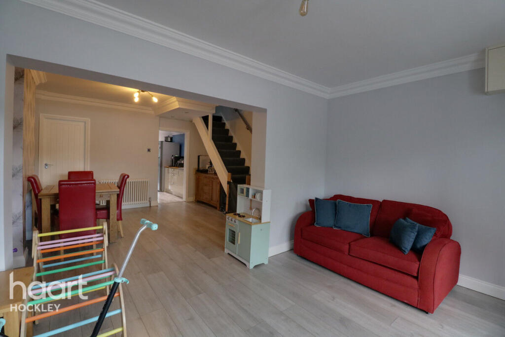 House in Rochford, Hawkwell - More