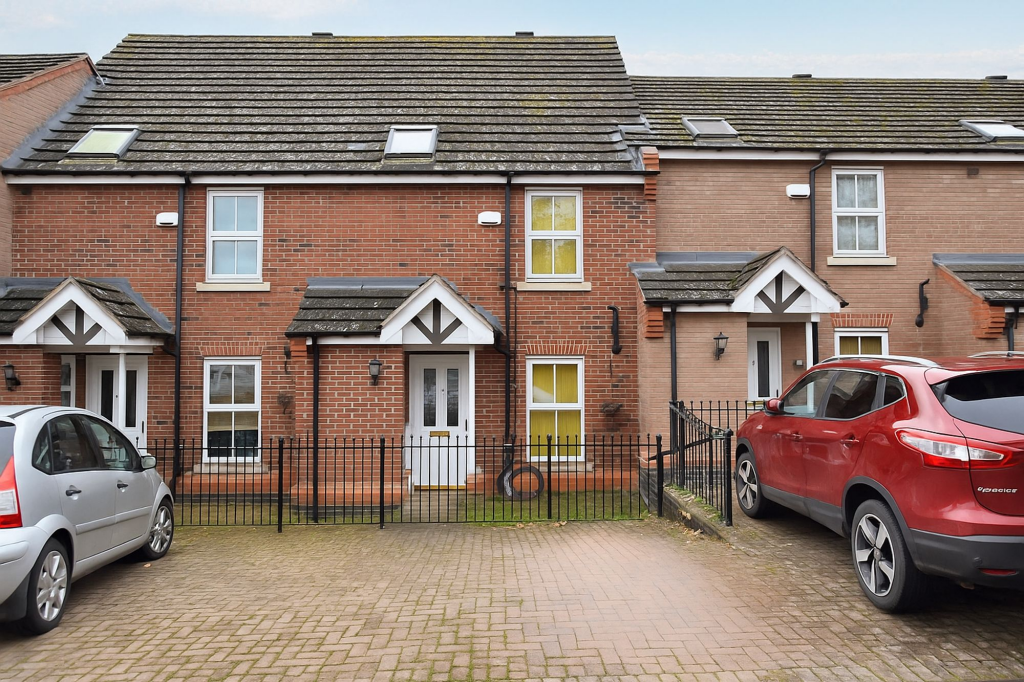 3-bed terraced on Christ Church Close, Stamford, PE9, £260,000