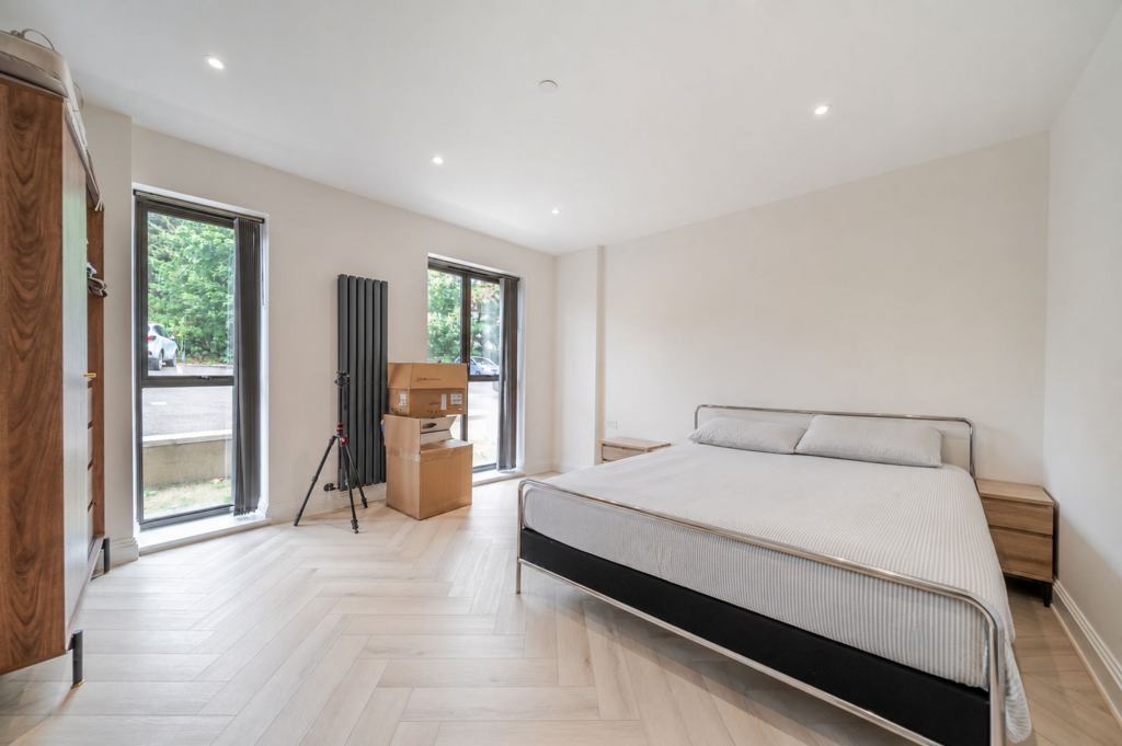 Apartment in Bromley - View 3