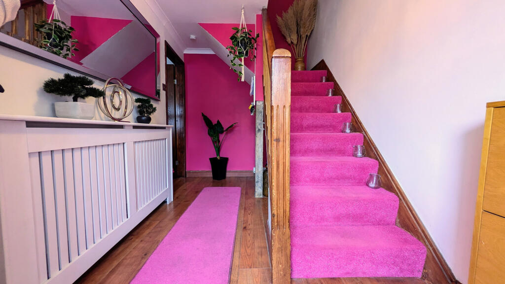 House in Cardiff, Vaynor - More