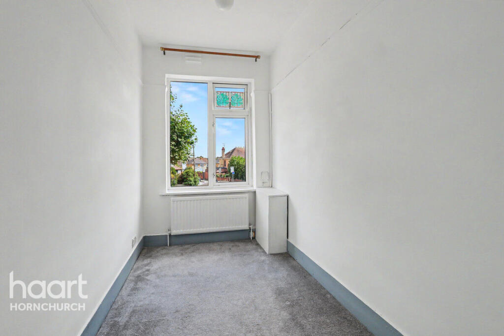Apartment in London, Upminster Bridge, Emerson Park - View 4