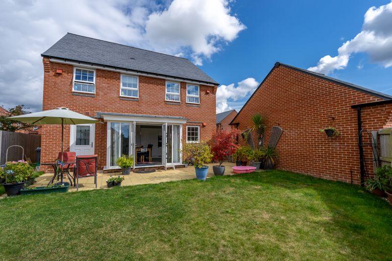 Ireland Close, Westhampnett, Chichester photo 2