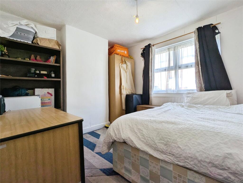 Cumberland Road, Reading, Berkshire - More